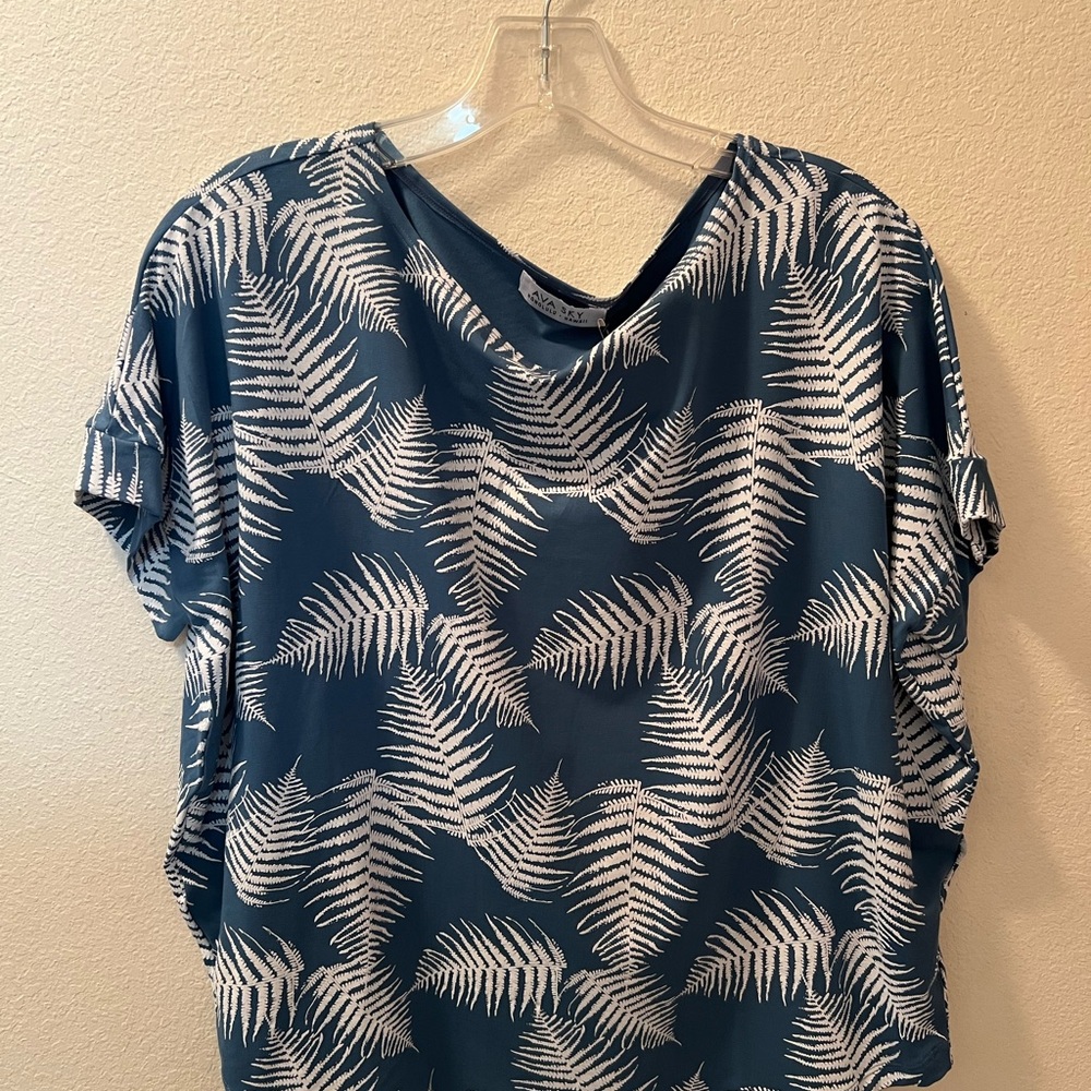 Ava Sky / Fighting Eel NWT Top Momo - Chambray Fern S